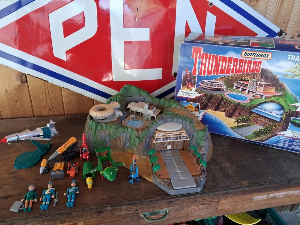 Matchbox thunderbirds, Hobby en Vrije tijd, Modelauto's | 1:50, Ophalen, Matchbox