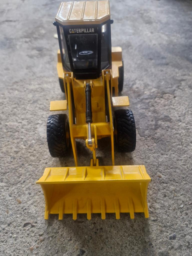 Chargeur sur pneus modèle 1/25 Caterpillar 918F très bon éta, Enlèvement, Caterpillar
