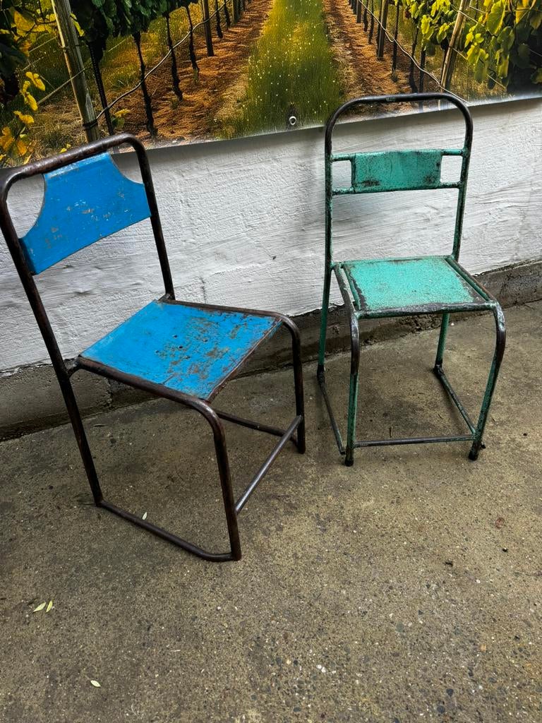2 vintage stoeltjes. Mooie patina kleur., Ophalen, Zo goed als nieuw