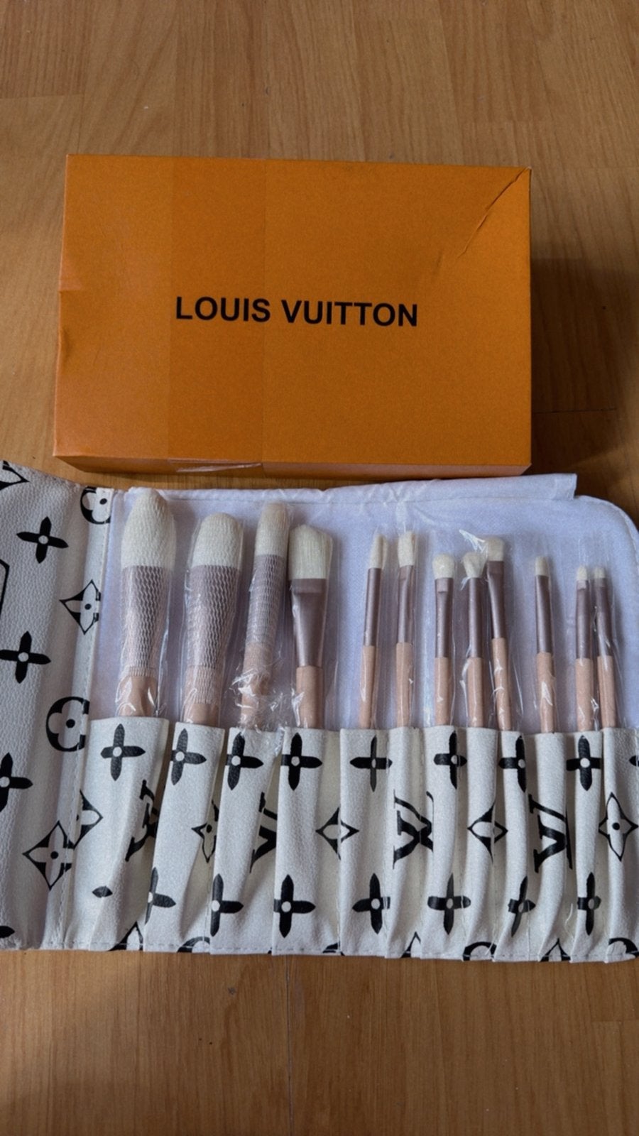 Louis Vuitton penselen en tas, Handtassen en Accessoires, Uiterlijk | Mondverzorging, Ophalen of Verzenden, Zo goed als nieuw