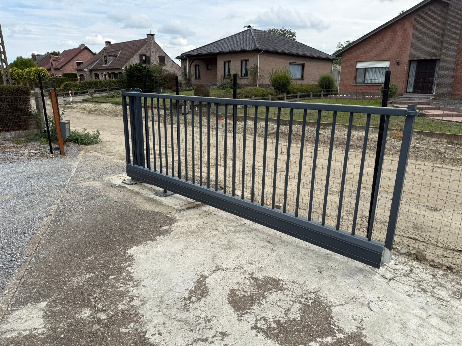 Portail coulissant électrique 3 télécommandes, 200 cm ou plus, Aluminium, Comme neuf, Porte coulissante