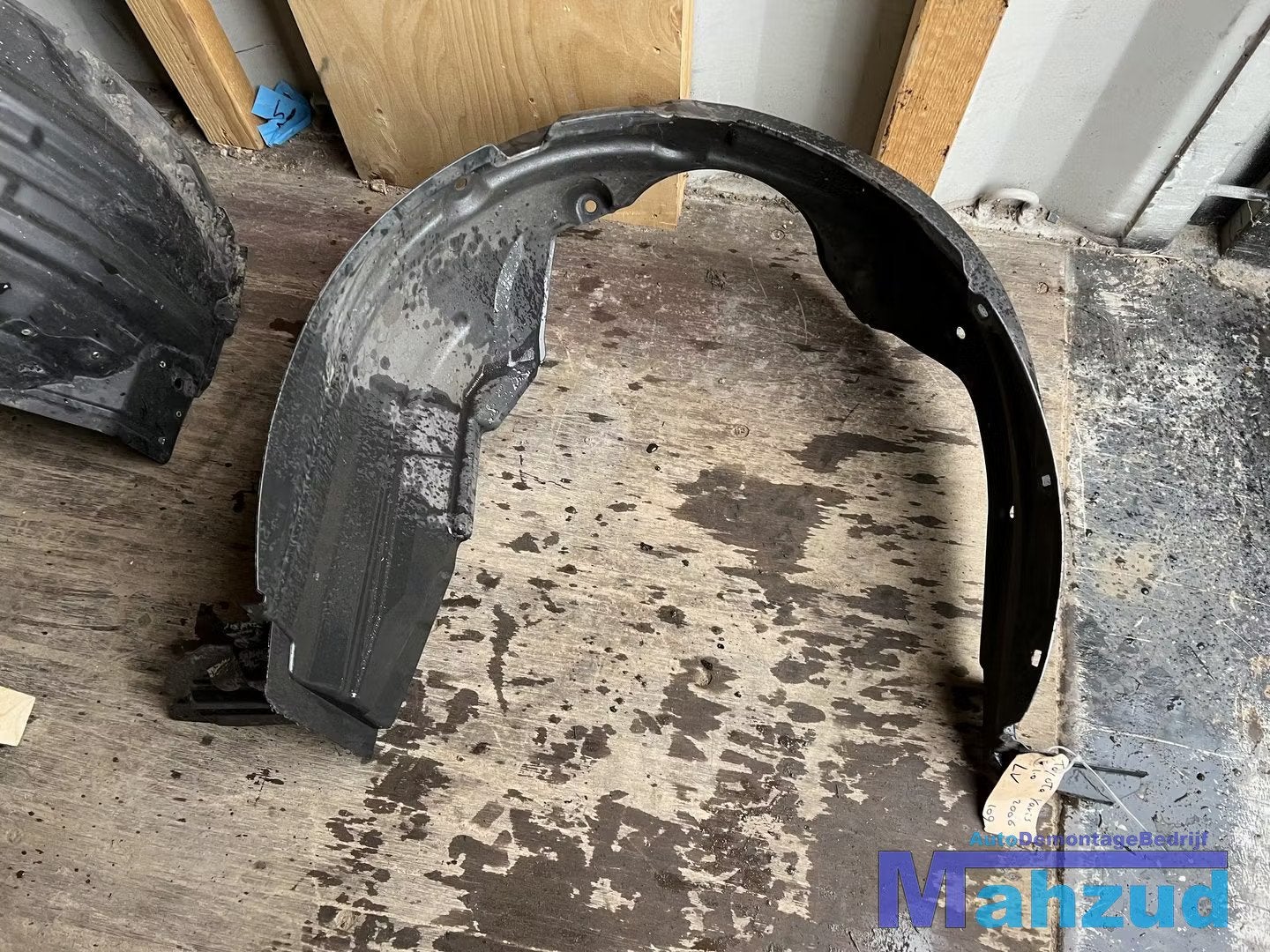 TOYOTA YARIS P9 Links voor modderkuip wielkuip 2005-2010, Info@toyota.co.jp, Gebruikt, Voor, Toyota Motor Corporation