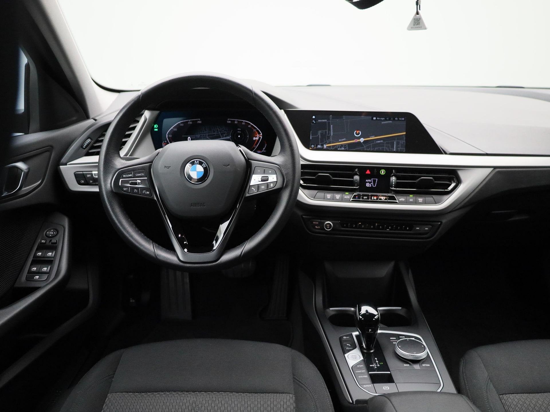 BMW 1 Serie Hatch 116iA (80 kW) (automatique), Autos, BMW, Achat, Entreprise, Carnet d'entretien, 1415 kg