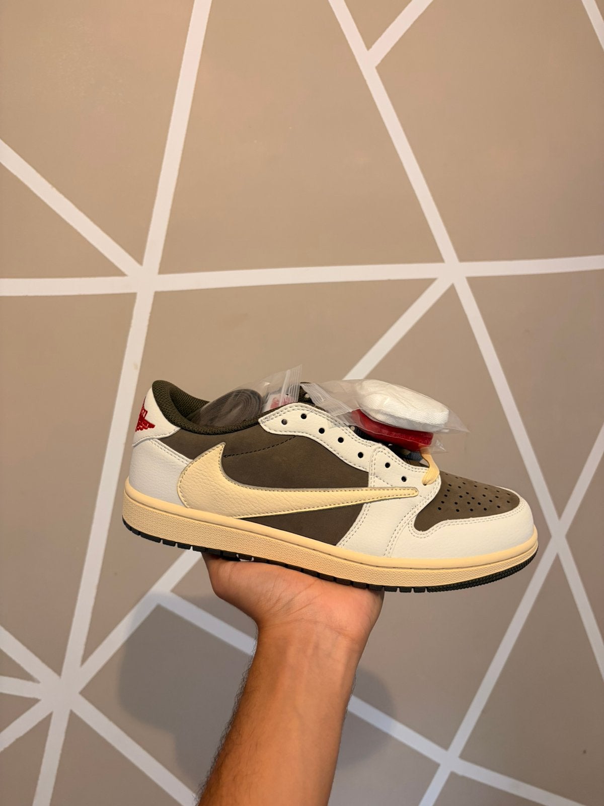 Jordan 1 Low OG x Travis Scott Reverse Mocha., Neuf, Enlèvement ou Envoi, Autres couleurs, Baskets