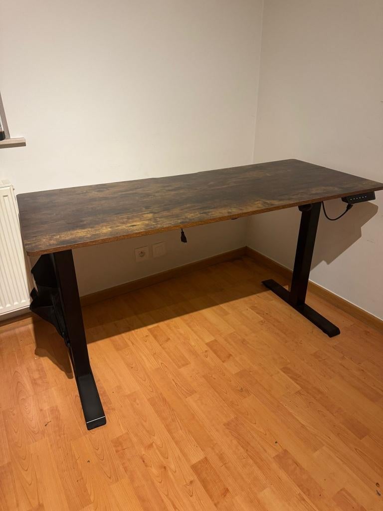 Elektrisch Verstelbaar Bureau 140x60 cm – Zeer Goede Staat, Huis en Inrichting, Bureaus, Zo goed als nieuw, Elektrisch, In hoogte verstelbaar