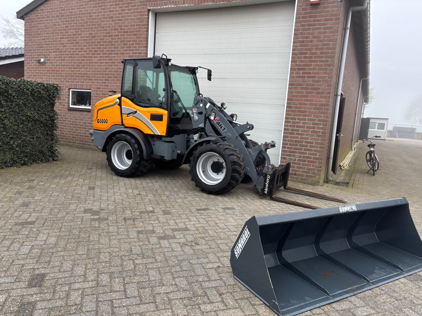 Giant G5000 DC-Z Hef Kniklader shovel wiellader (2021), Ophalen