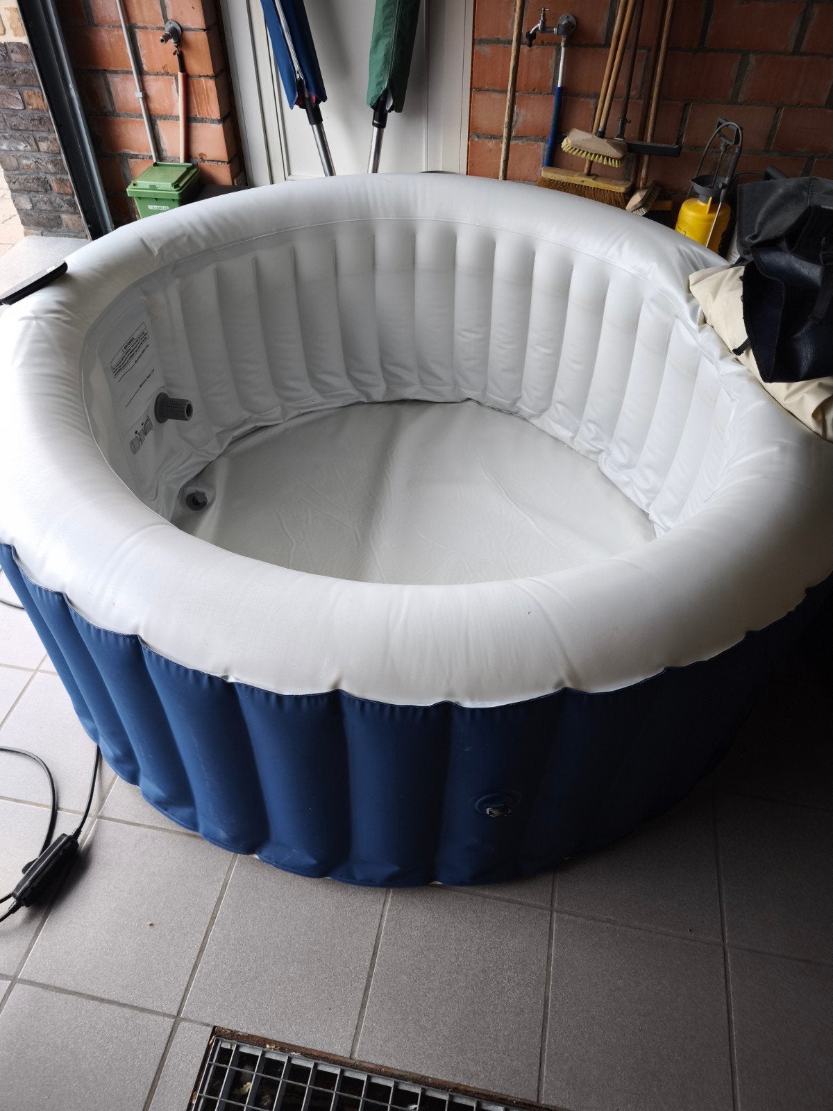 jacuzzi Lite by mspa 4 personen, Ophalen, Zo goed als nieuw, Afdekzeil, Opblaasbaar