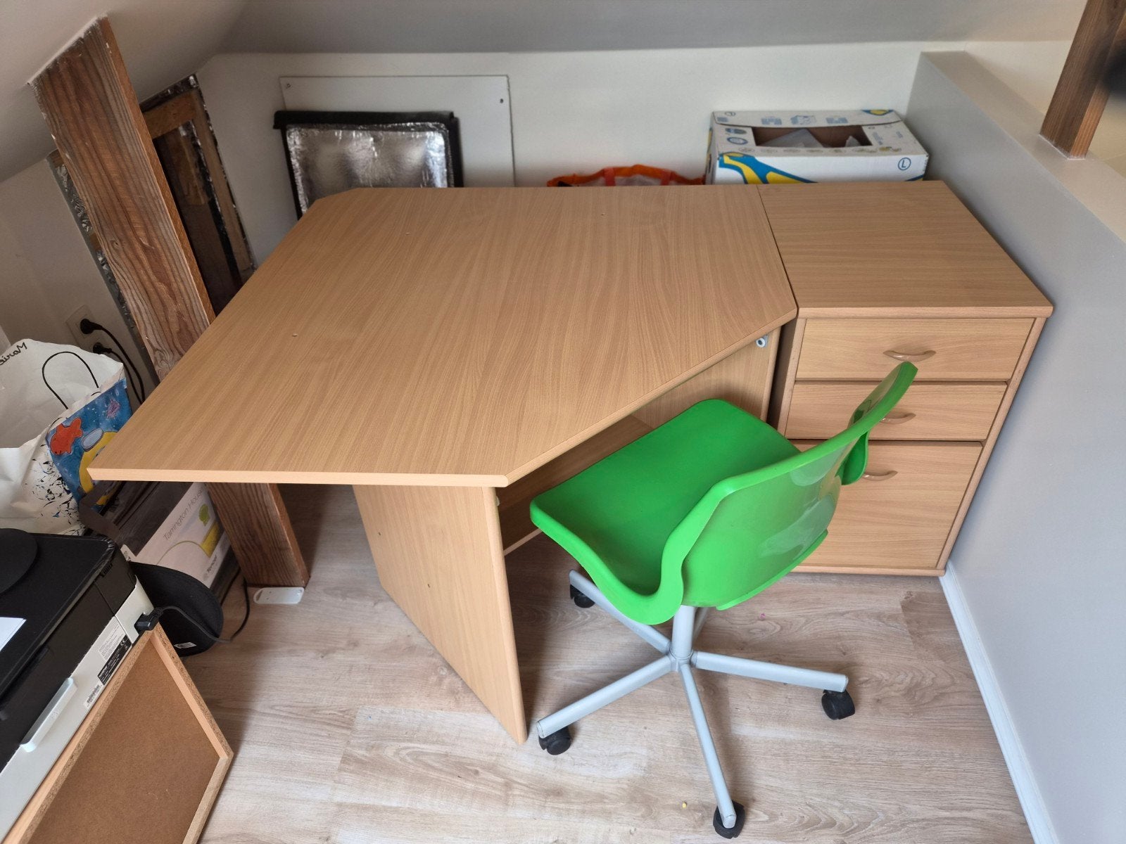 bureau met bureaustoel, Huis en Inrichting, Ophalen, Gebruikt, Spaanplaat of MDF, Hoekbureau