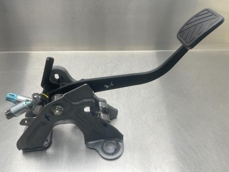 PEDALE D'EMBRAYAGE ABS Baleno (EW / FW) (|49079M68PC1|), Utilisé, Suzuki