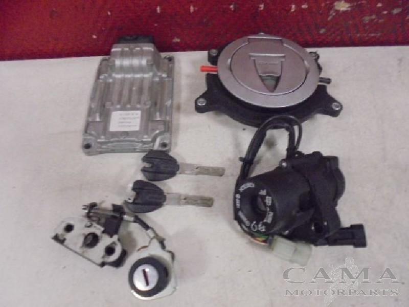 SLOTENSET Ducati Monster 1100 2008-2010 (01-2008/12-2010), Dhr. S. di Majo, Gebruikt, Info@cama-motorparts.nl, P.J. Troelstraweg 8 8
3144 CX  MAASSLUIS, NL