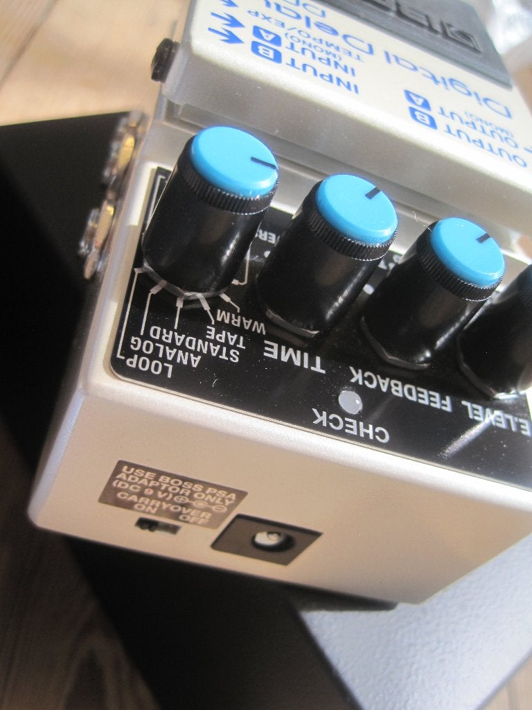Boss DD-8 état neuf, Muziek en Instrumenten, Effecten, Verzenden, Zo goed als nieuw, Delay of Echo