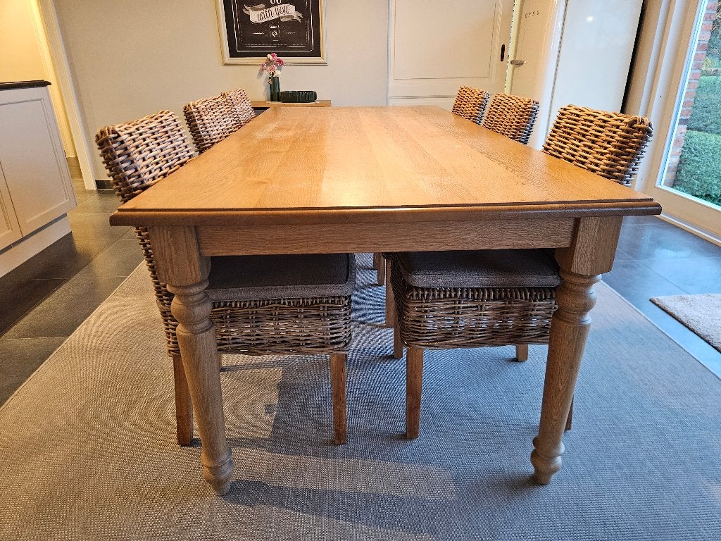 eiken tafel en rieten stoelen, Huis en Inrichting, Ophalen, Gebruikt, Eikenhout, 200 cm of meer