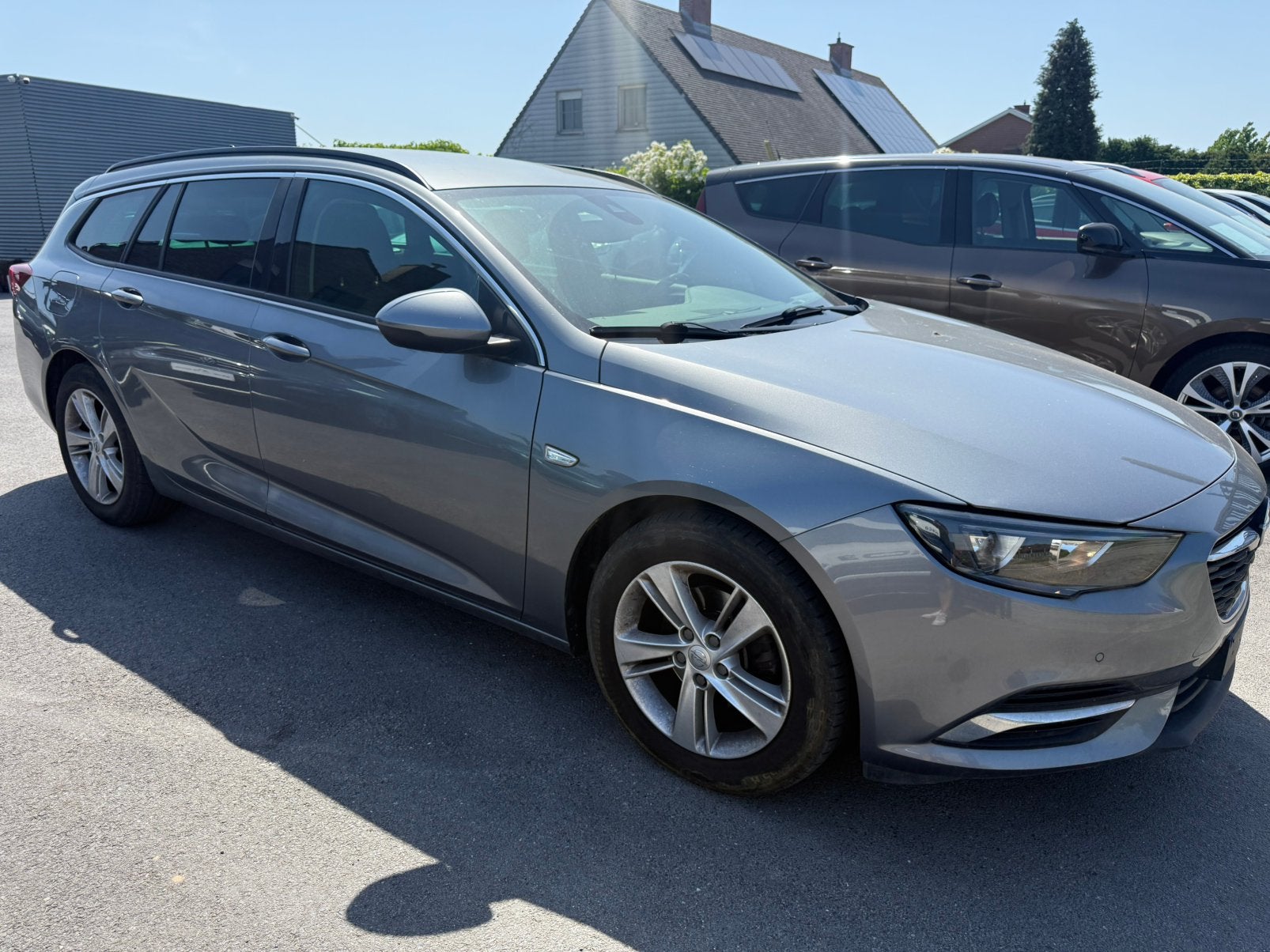 OPEL INSIGINIA 1.6 DIESEL / CAMERA / TREKHAAK / CARPLAY, Stof, 4 cilinders, Bedrijf, 5 deurs