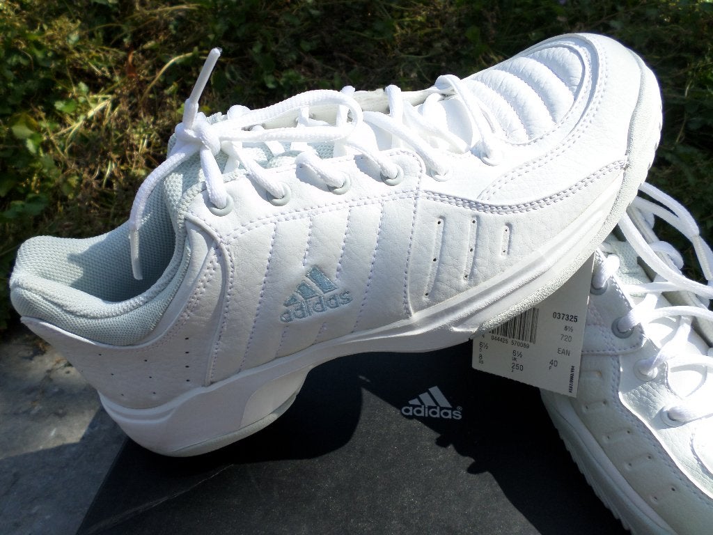 Baskets de tennis chaussures Adidas 40 unisexe blanches, Vêtements | Hommes, Chaussures, Neuf, Enlèvement ou Envoi, Adidas, Blanc
