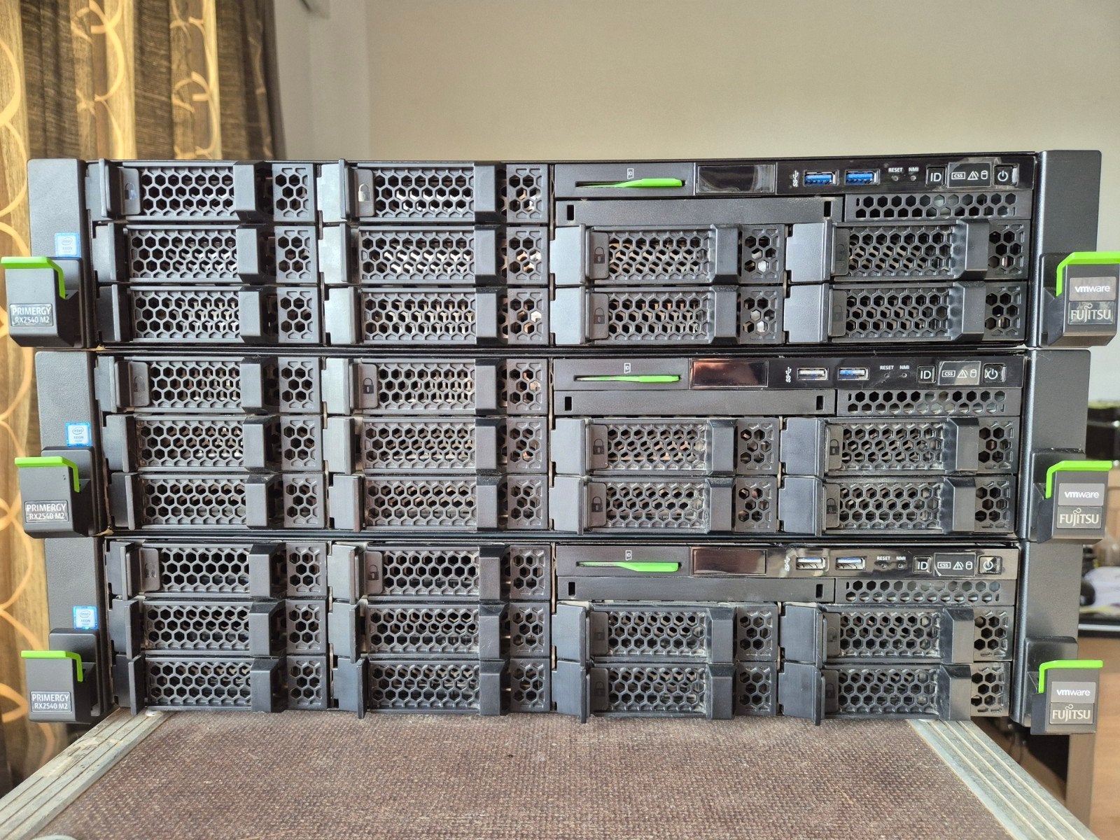 Fujitsu PRIMERGY RX2540 M2 server, Ophalen of Verzenden, Zo goed als nieuw, 32 GB, Hot swappable onderdelen