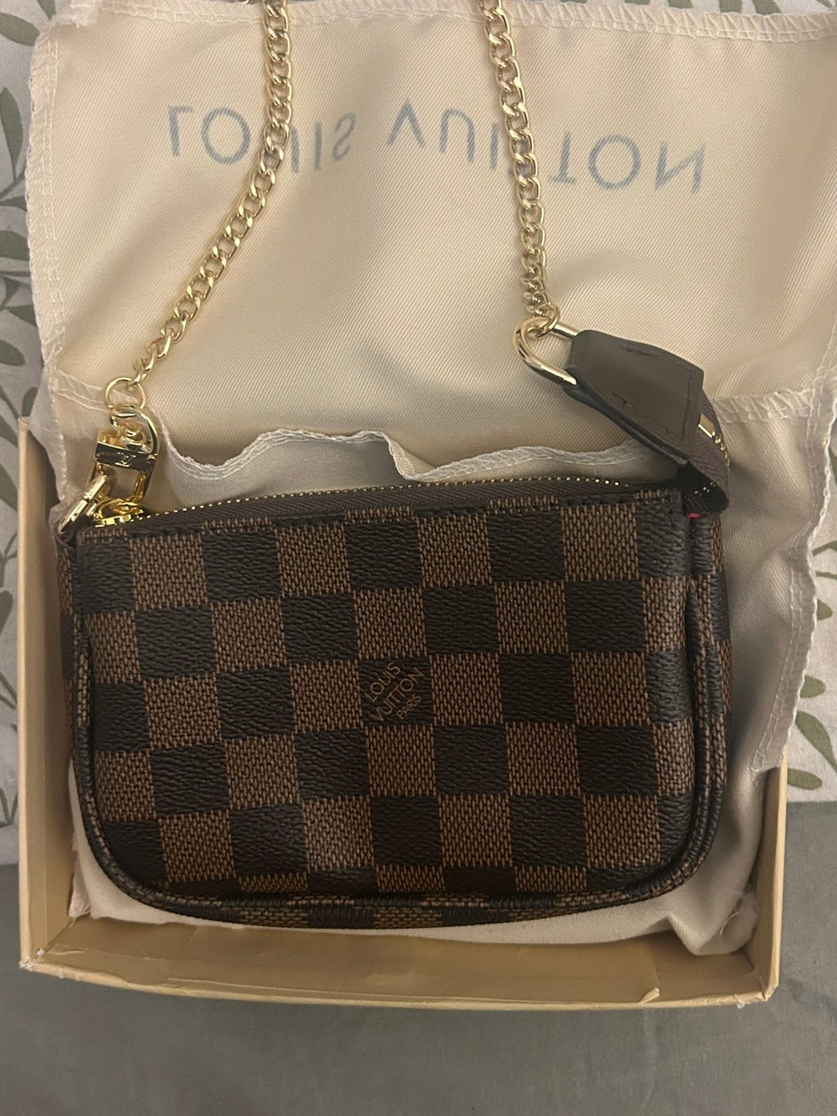 Mini pochette damier bruin met ketting + doos en stofzak, Verzenden, Zo goed als nieuw, Bruin