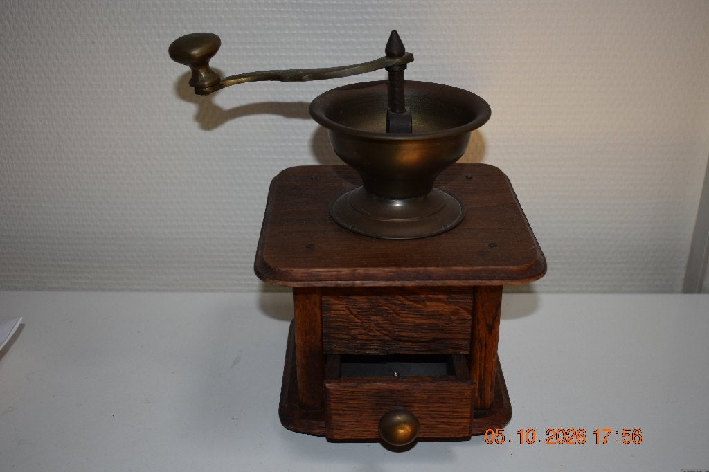 Oude koffiemolen, Enlèvement