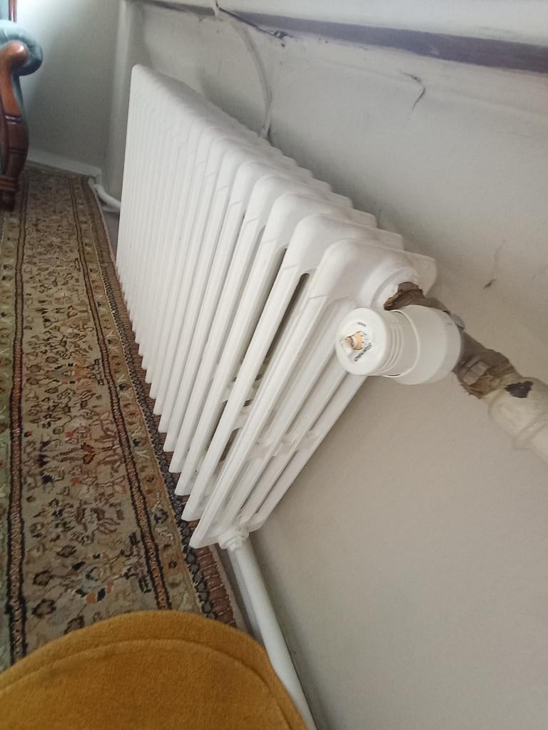 7 Radiateur en fonte a suspendre, Enlèvement, Radiateur