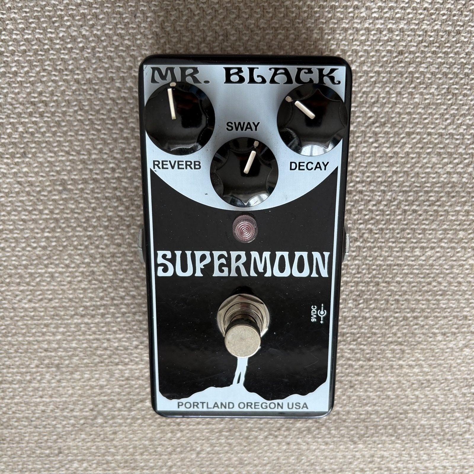 Pédale de réverbération Mr. Black Supermoon - Reverb Pedal, Musique & Instruments, Effets, Utilisé, Reverb, Enlèvement ou Envoi