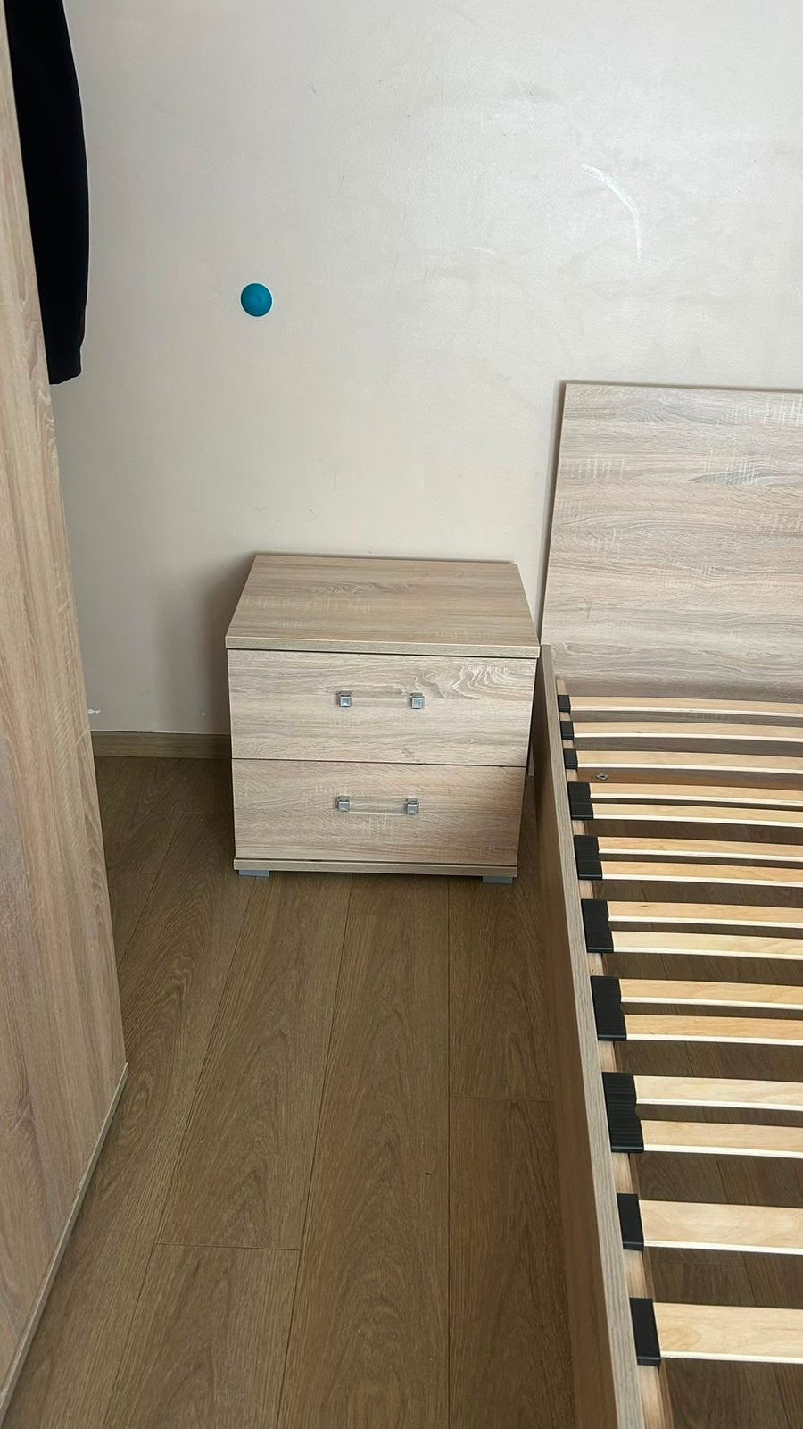 Lit et commode de chevet, Maison & Meubles, Chambre à coucher | Chambres à coucher complètes, Enlèvement, Comme neuf, Une personne