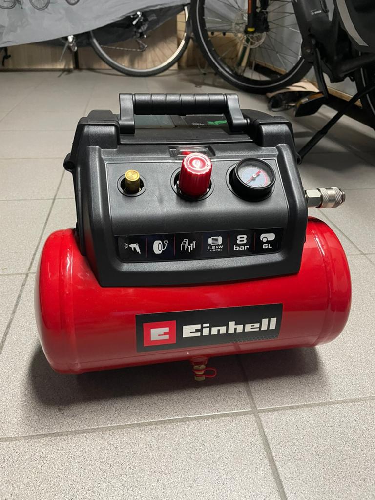 Compacte olievrije compressor, Doe-het-zelf en Bouw, Compressors, Ophalen, Zo goed als nieuw