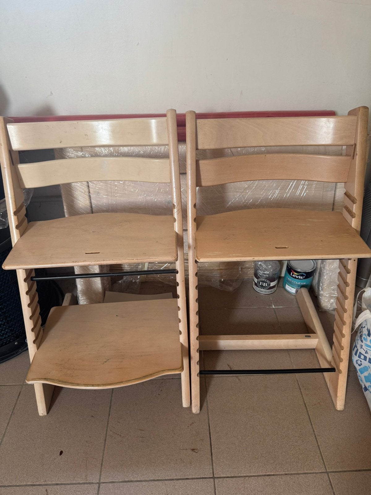 2 wooden chairs Stokke, Ophalen, Zo goed als nieuw