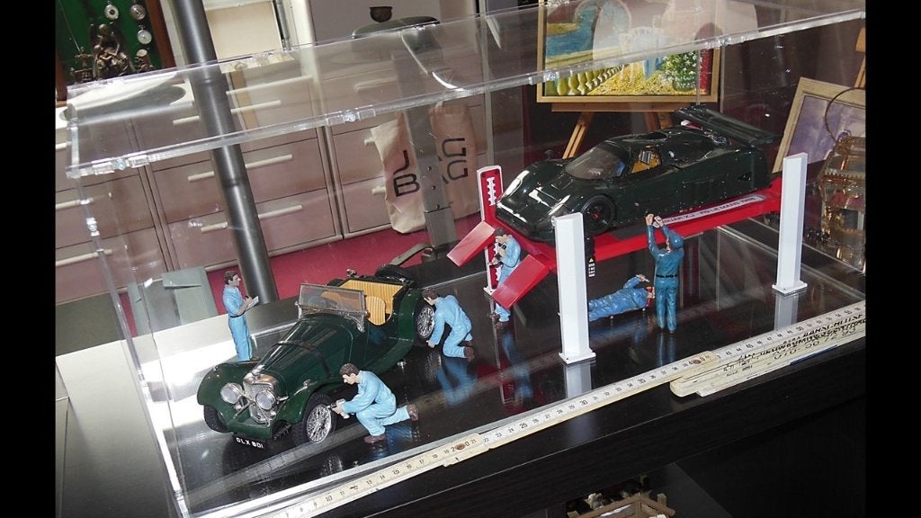 Model auto’s – display met 2 Jaguar schaalmodellen 1/18, Hobby en Vrije tijd, Ophalen, Zo goed als nieuw, Auto, Overige merken