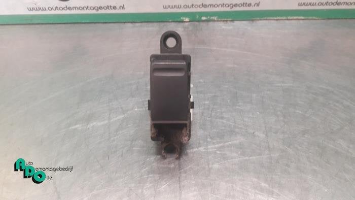 Elektrisch Raam Schakelaar van een Nissan Almera (Almera 02-, Gebruikt, -, -, Ophalen of Verzenden