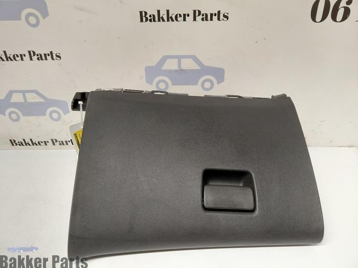Boîte à gants d'un Opel Astra, -, -, Opel, 3 mois de garantie