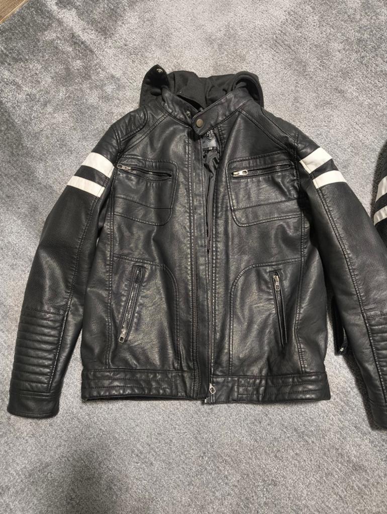 Twee jongensjas, Kinderen en Baby's, Kinderkleding | Maat 176, Ophalen, Jongen, Jas