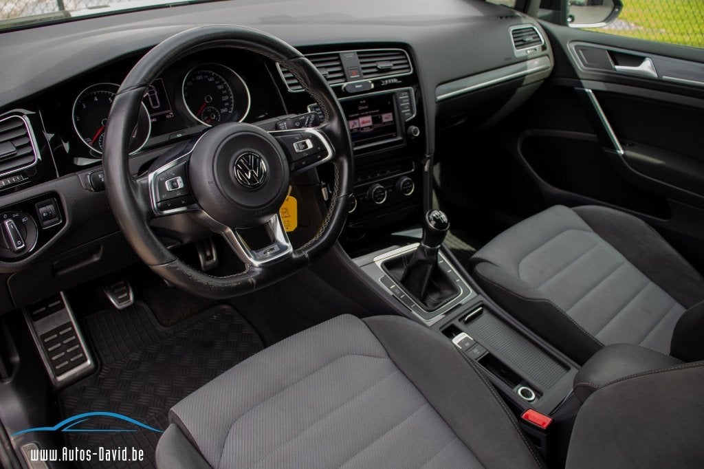 Volkswagen Golf 7 Variant 1.2 TSI R-line/Historique, 1197 cm³, https://public.car-pass.be/vhr/2fd0bb0b-6484-422d-8850-9d0b3f8e1f1a