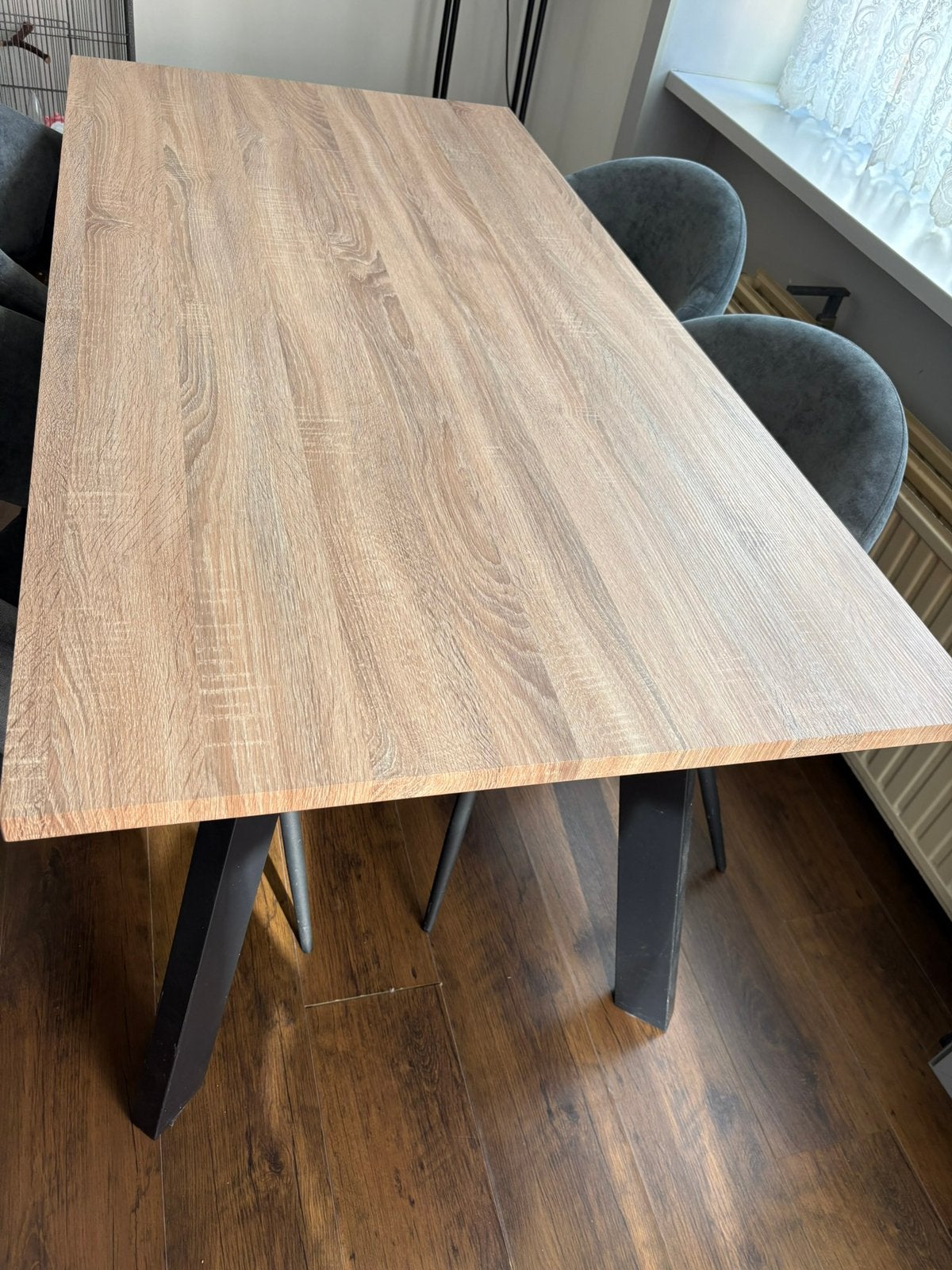 splinternieuwe eettafel, Enlèvement, Comme neuf