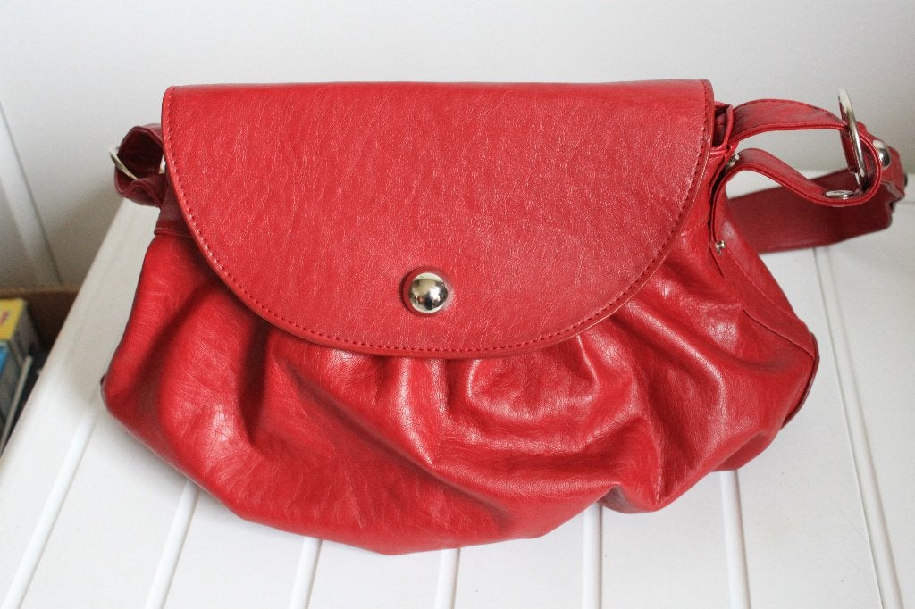 Sac à bandoulière pour dame., Bijoux, Sacs & Beauté, Enlèvement ou Envoi, Comme neuf, Rouge, Sac à bandoulière
