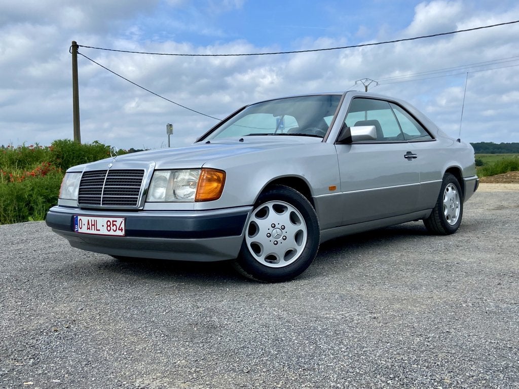 Mercedes W 124 - 230 CE - parfait état - 102.000 km !, Autos, Cuir, Argent ou Gris, Achat, Entretenue par le concessionnaire
