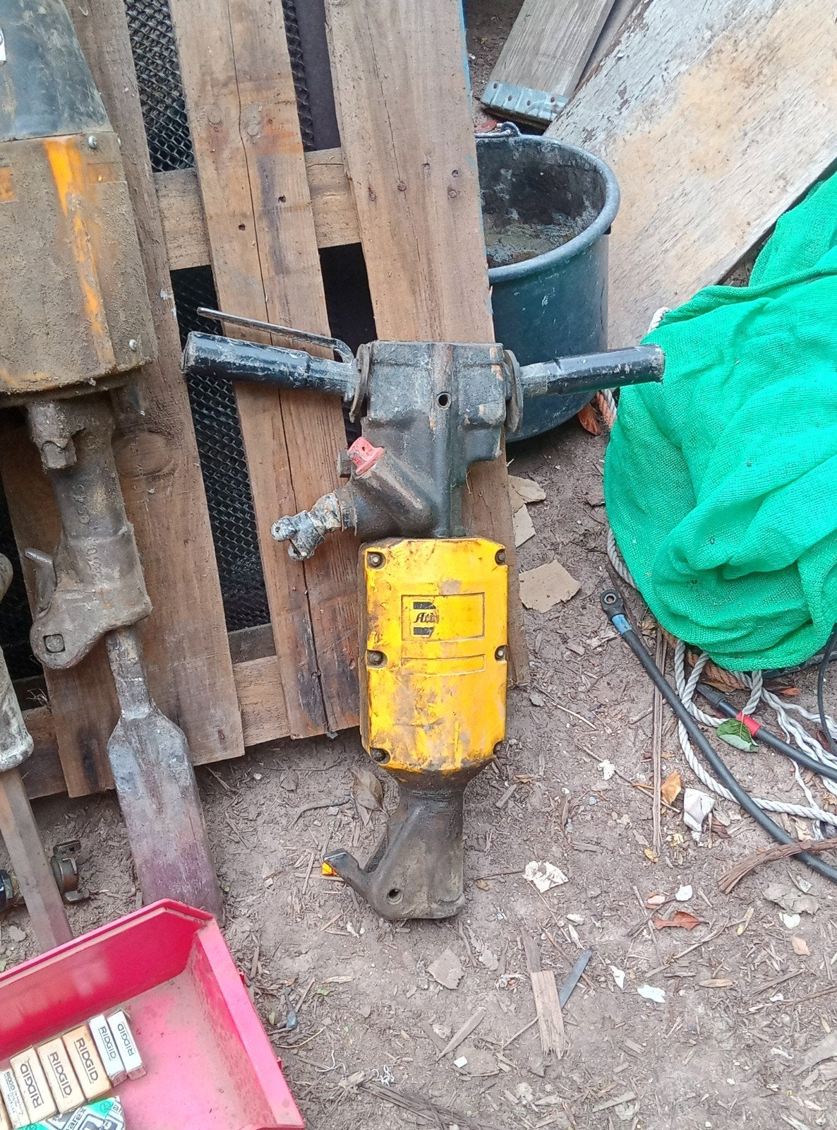 ATLAS COPCO PNEUMATISCHE BOORHAMERS, Ophalen