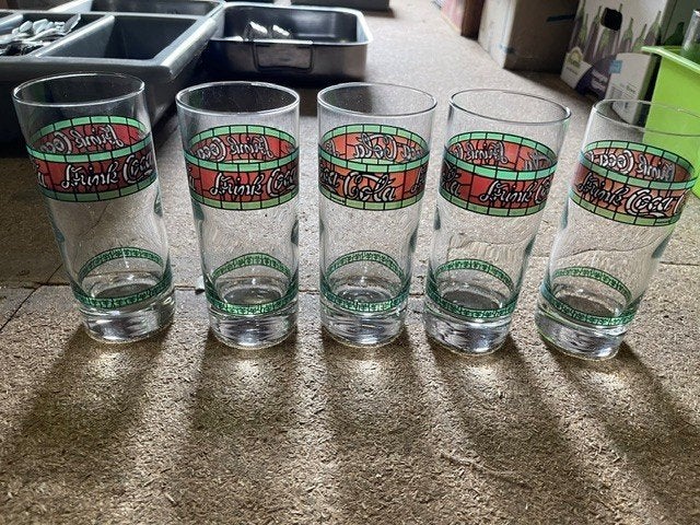 5 vintage cola glazen, Enlèvement, Comme neuf, Verre à soda