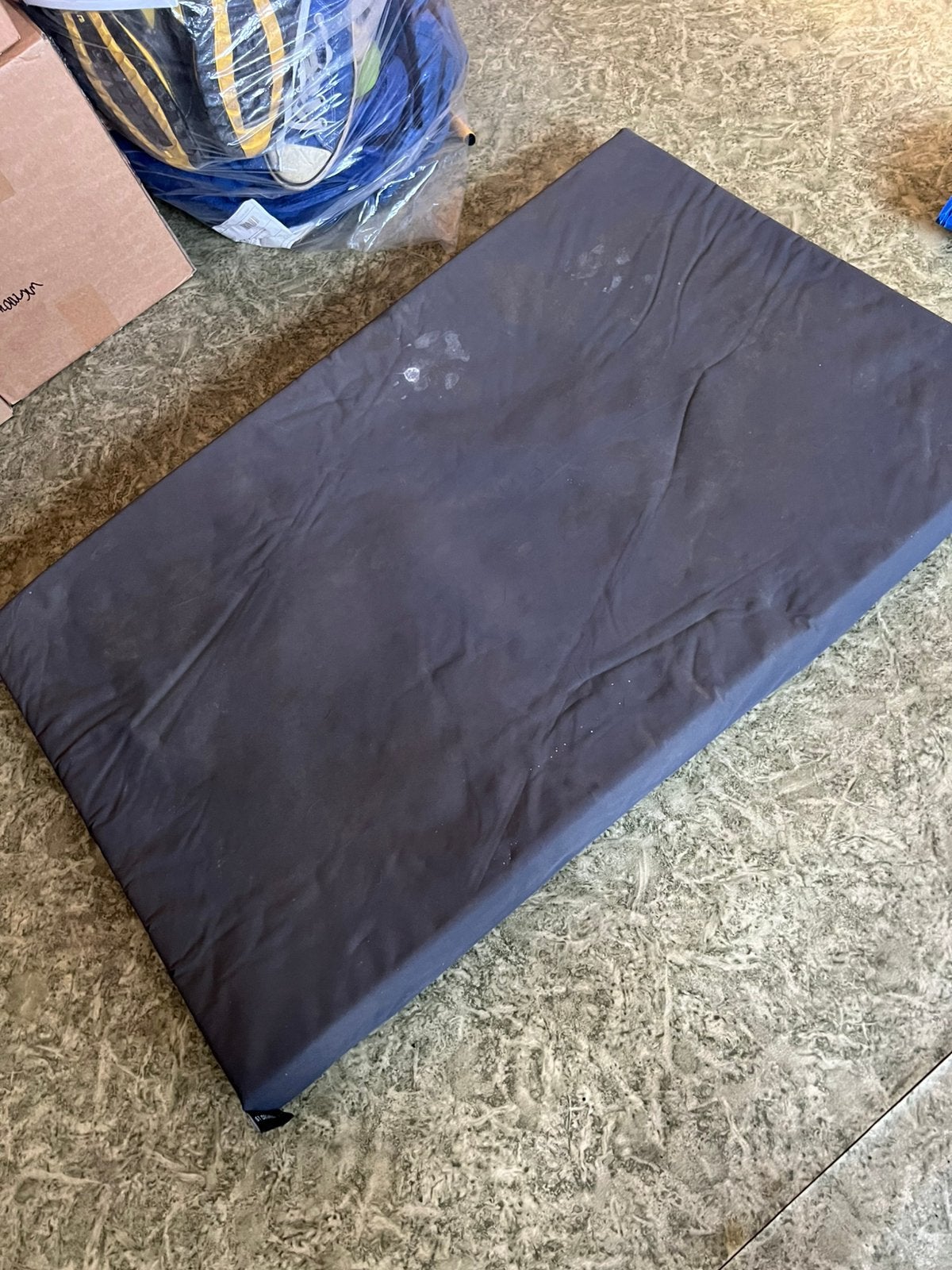 Laag platstic hondenkussen 87x55cm, Dieren en Toebehoren, Hondenmanden, Ophalen, Zo goed als nieuw