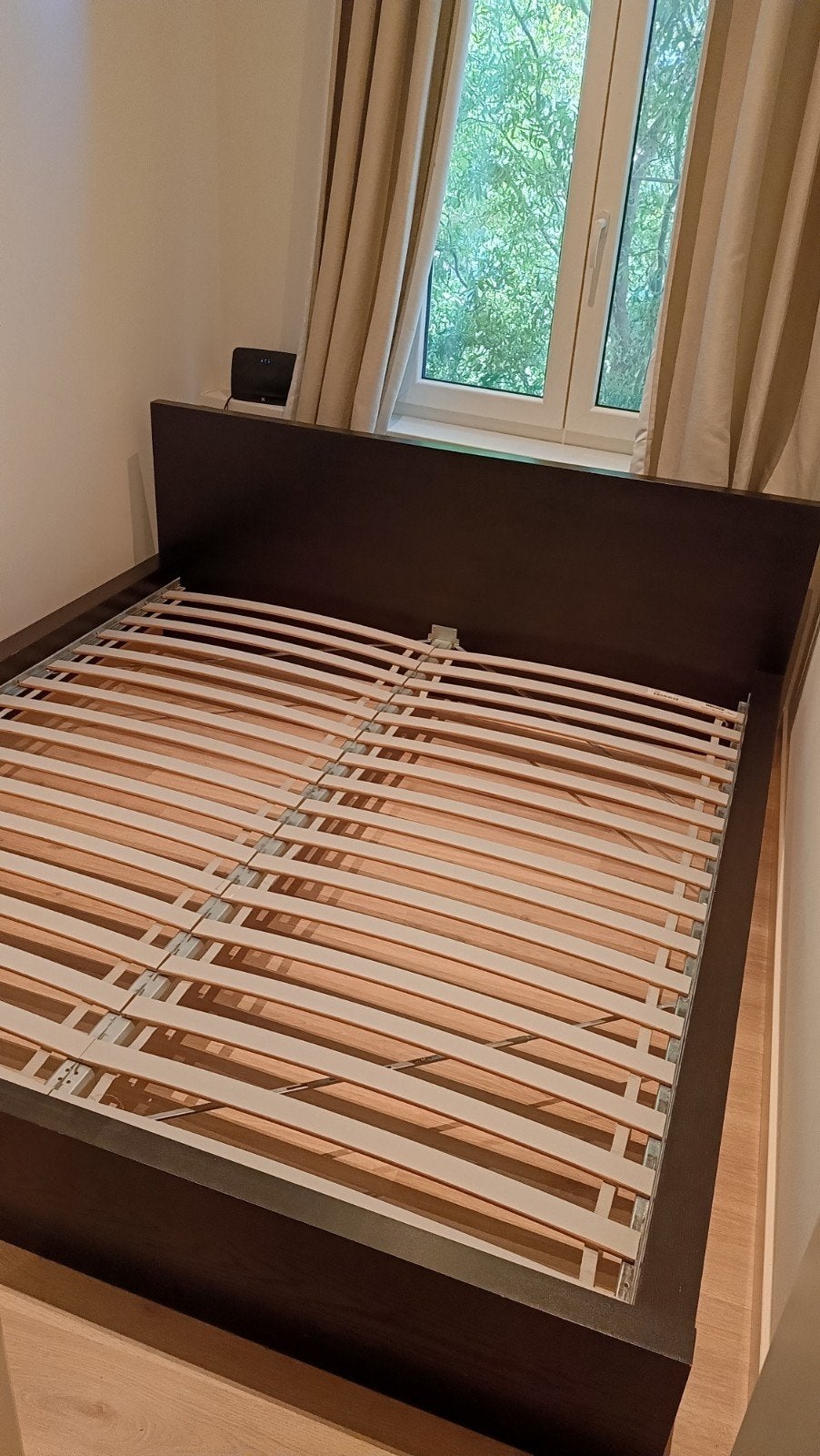 IKEA MALM bed 180x200 cm zwart + lattenbodems, Comme neuf, Enlèvement, 180 cm, 200 cm