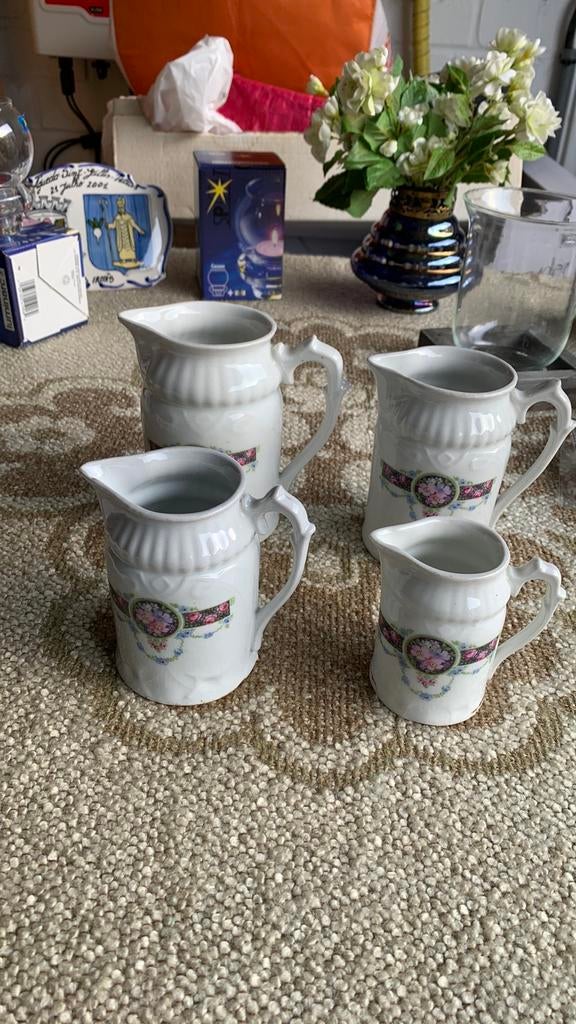 Set van melkkannetjes, Ophalen