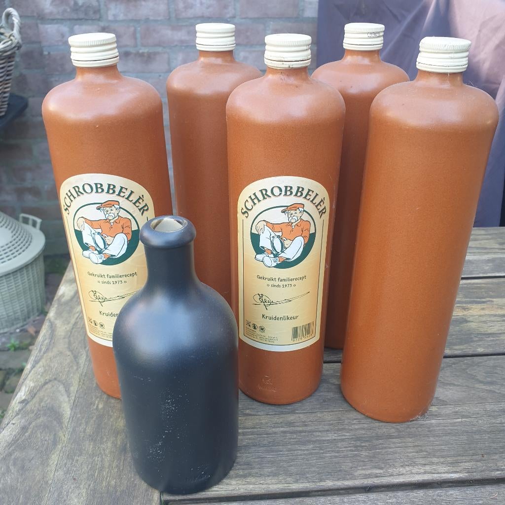 Stenen flessen en kruikjes meerderen aanwezig, Ophalen of Verzenden