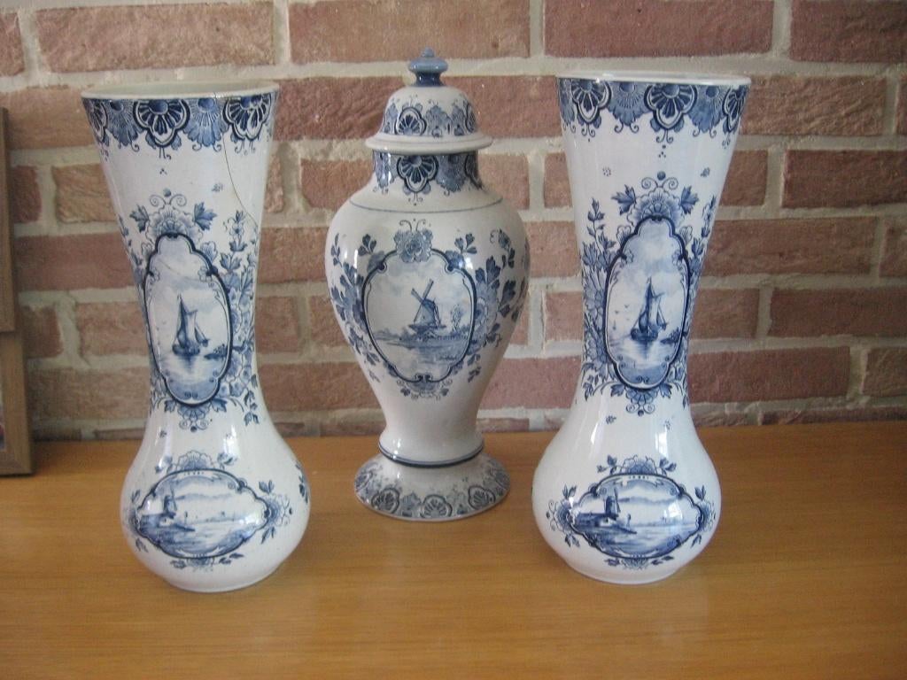 setje van 3 licht blauwe vazen uit Delft ( +- 150 jaar oud ), Antiek en Kunst, Ophalen