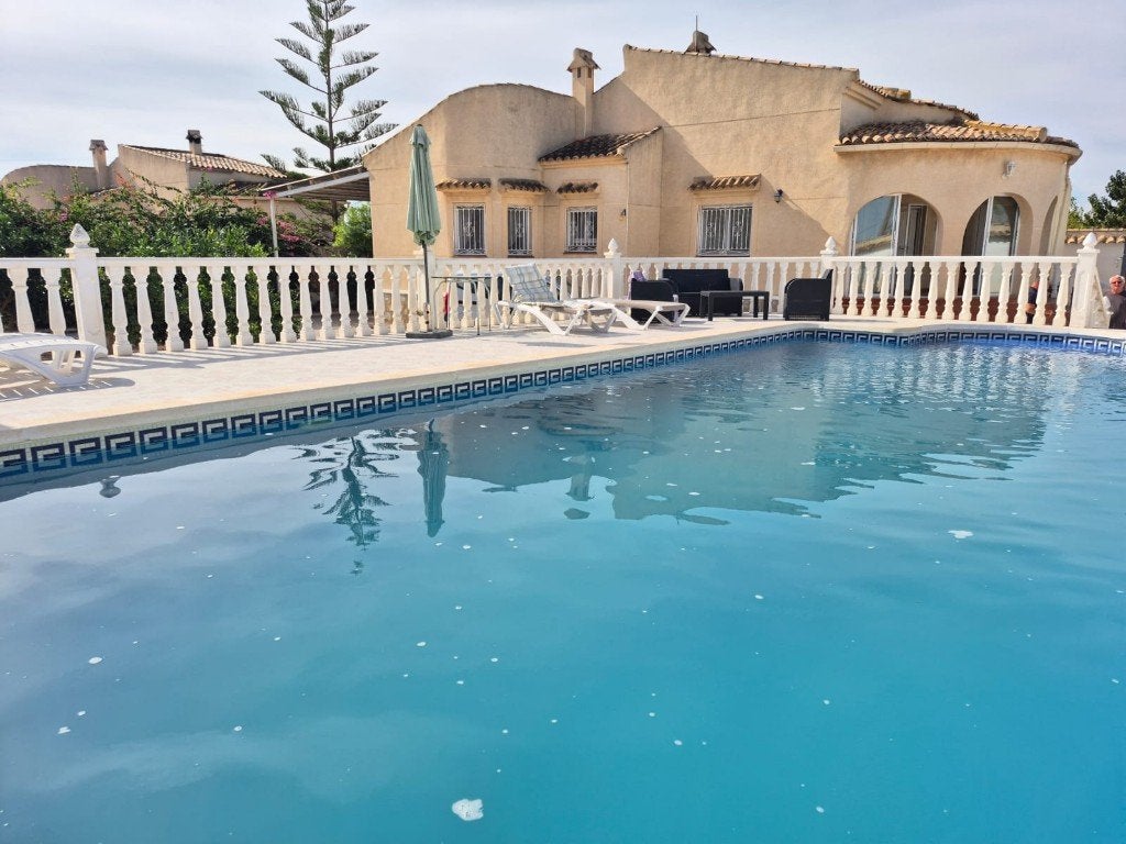 VRIJSTAANDE VILLA MET PRIVÉZWEMBAD TE KOOP IN CATRAL, Immo, Spanje, Catral, 80 m², Woonhuis