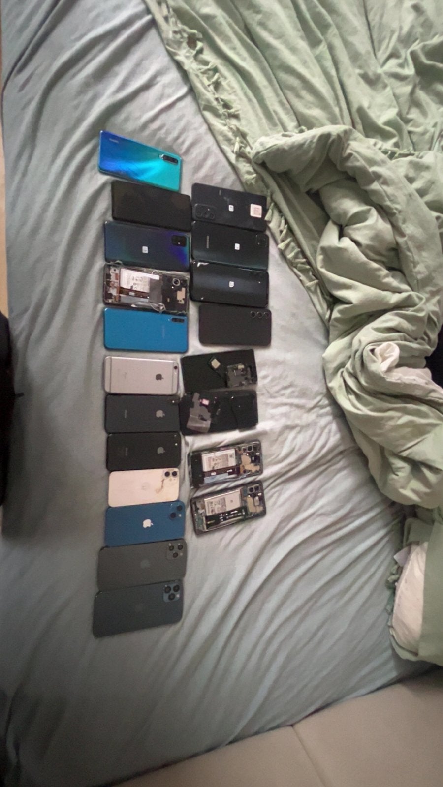 Lot de 21 telephone samsung et iphone, Enlèvement ou Envoi, Comme neuf, Samsung