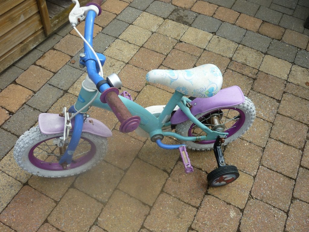 kinder fietsen 12 inch , eerste fietske, Fietsen en Brommers, Fietsen | Kinderfietsjes, Ophalen, Terugtraprem, Zijwieltjes, Gebruikt