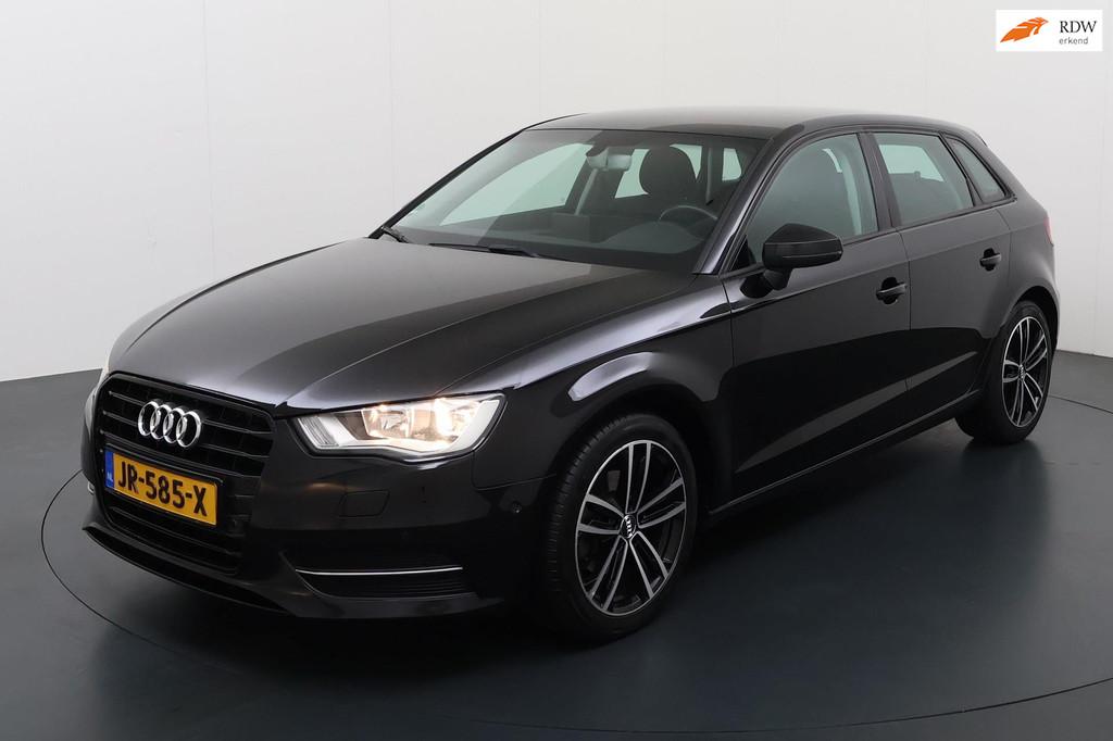 Audi A3 Sportback 1.4 TFSI CoD Attraction, navigatie, parkee, Gebruikt, 4 cilinders, 1210 kg, Zwart