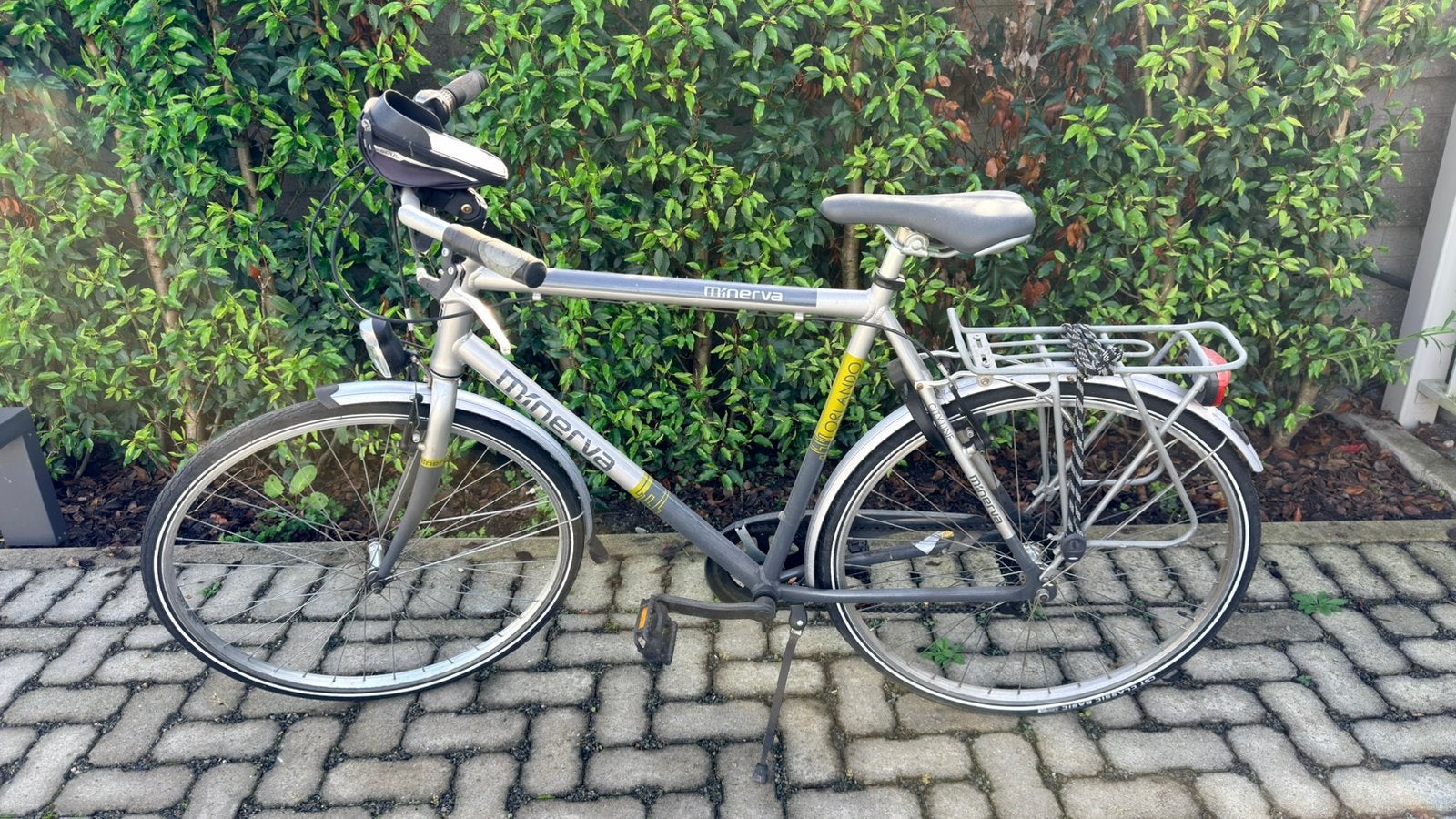 Grijze Minerva stadsfiets met bagagedrager en versnellingen, Fietsen en Brommers, Ophalen, Zo goed als nieuw