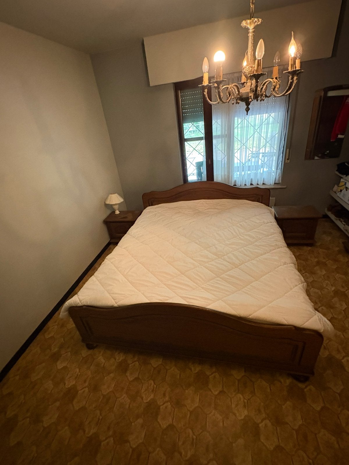 Massief eiken tweepersoonsbed 180 cm + 2 nachtkastjes, Huis en Inrichting, Slaapkamer | Complete slaapkamers, Ophalen, Zo goed als nieuw