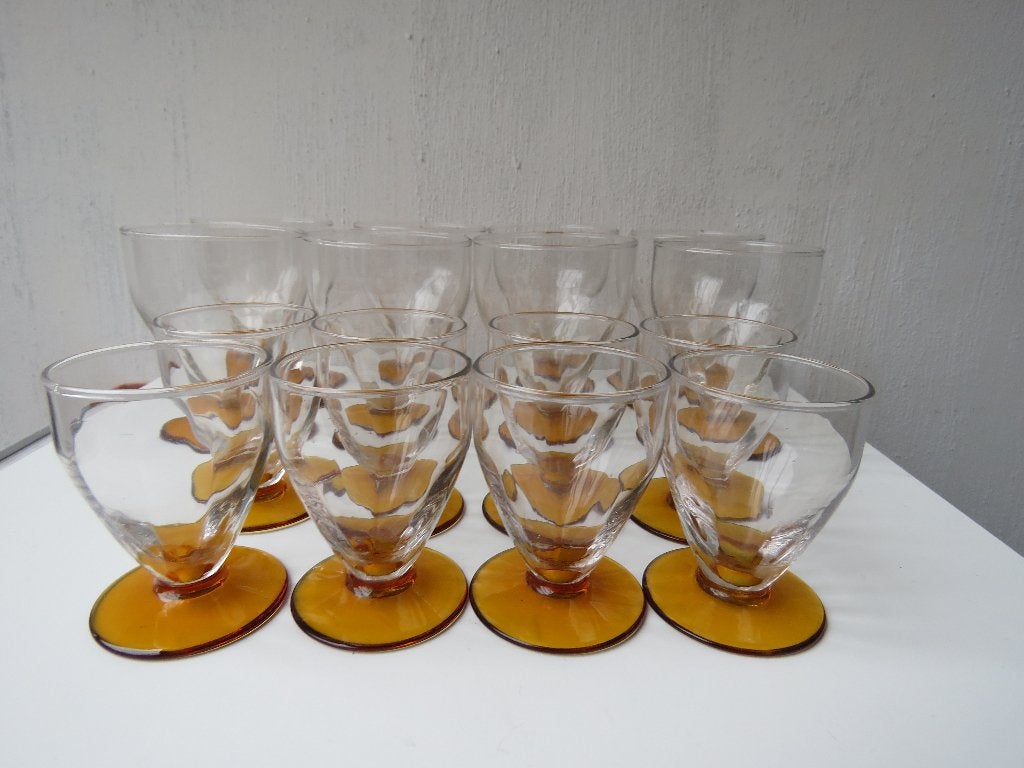 Set 8 wijnglazen & 8 likeurglazen, 1950s ambervoet Frankrijk, Ophalen of Verzenden