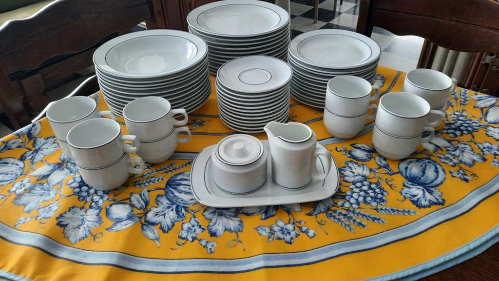 Eet en koffie servies 12 pers. Zo goed als nieuw, Huis en Inrichting, Ophalen, Zo goed als nieuw, Porselein, Compleet servies