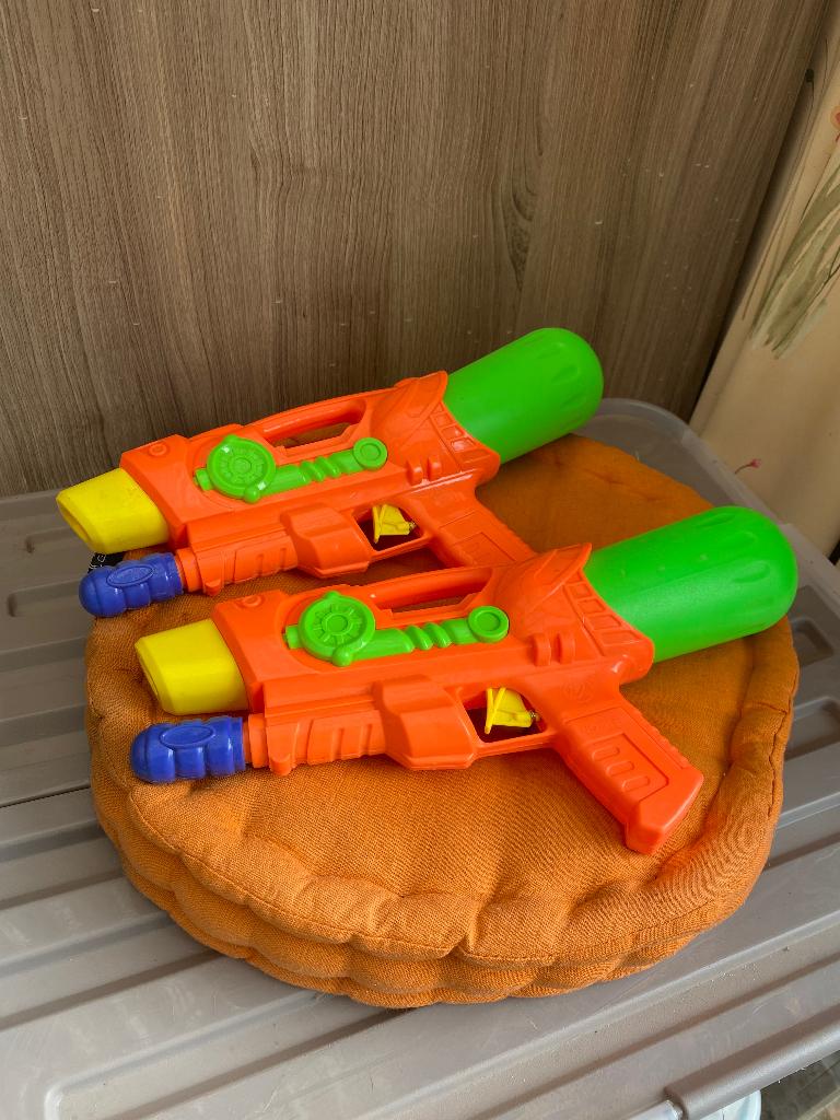 Set van 2 waterpistolen, Ophalen